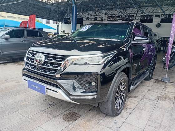 TOYOTA HILUX SW4 2.8 D-4D TURBO DIESEL SRX 4X4 AUTOMÁTICO TOYOTA HILUX SW4 2.8 D-4D TURBO DIESEL SRX 4X4 AUTOMÁTICO